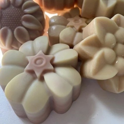 Lotion Bar - Satura - Flower with Storage Tin - Sandalwood - 85 g Lotion Bar - Satura - Flower with Storage Tin - Sandalwood - 85 g