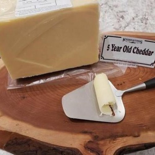 Fresh Cut 5 Year Old White Cheddar - per lb Fresh Cut 5 Year Old White Cheddar - per lb