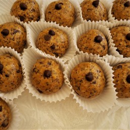 Homemade Chocolate Chip Protein Balls 76 g. Homemade Chocolate Chip Protein Balls 76 g.